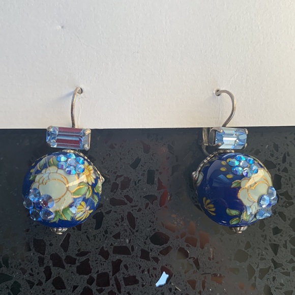 Exquisite hand painted lacquer earrings - Picture 5 of 8